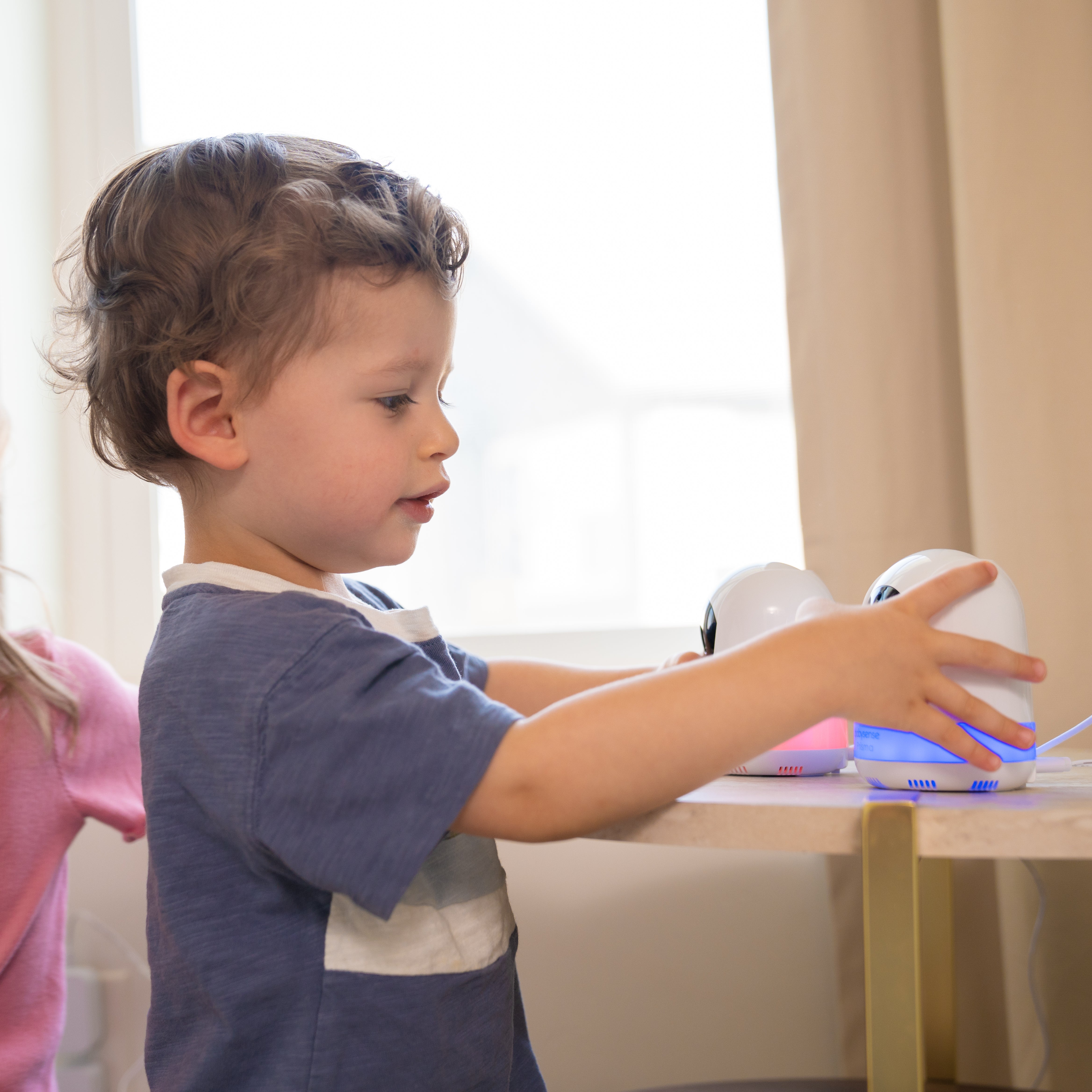 Babysense Prisma : Moniteur Vidéo Bébé avec 2 Caméras, Sans WiFi, Écran Divisé, Veilleuse et Machine à Sons